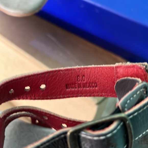 Euc bed stu sandals grey and red so cute size 8 - Picture 4 of 5